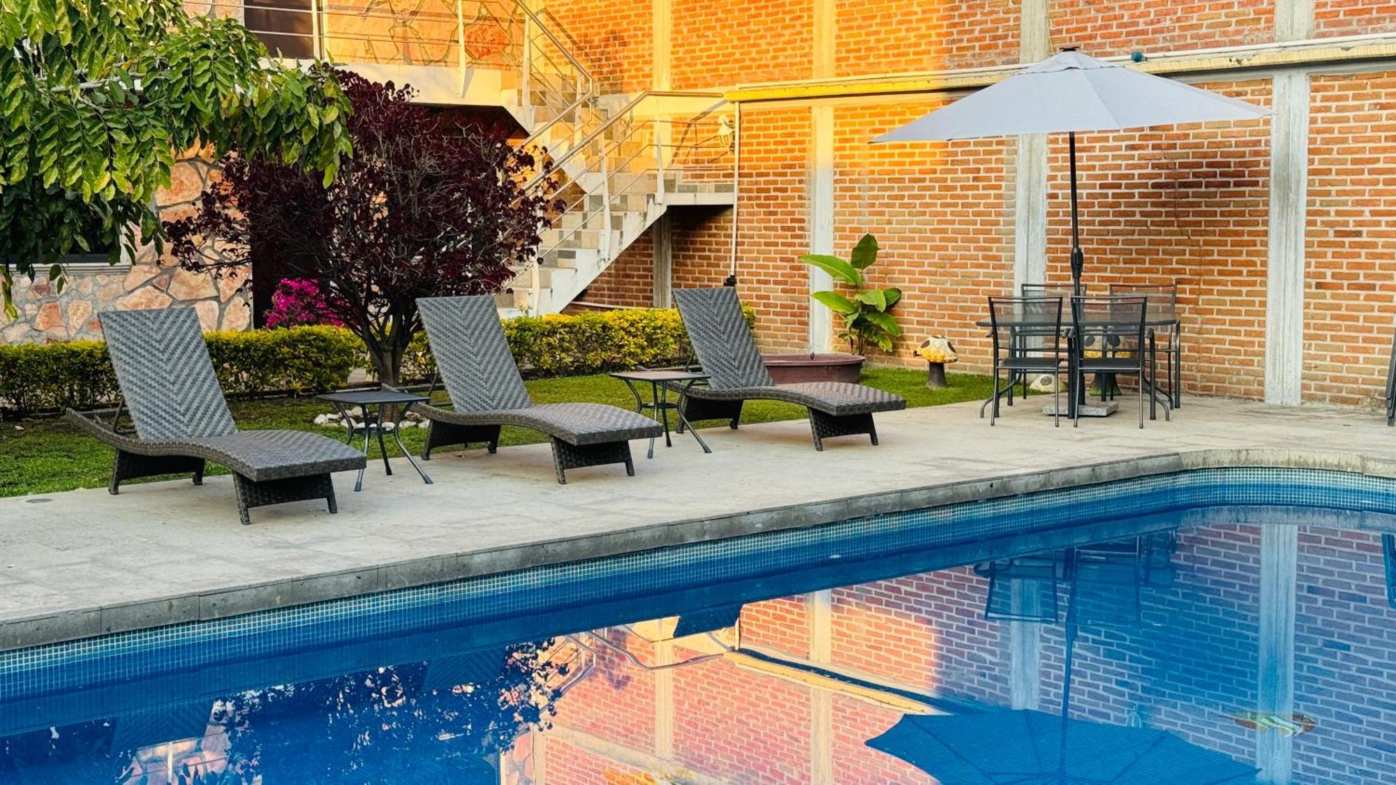 Hotel Villa Pralaya جيوتيبيك المظهر الخارجي الصورة